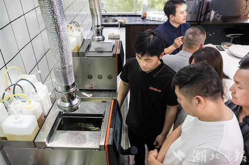 科技賦能餐飲 武漢炒菜機器人服務全球1600余家餐廳，引領智能化保潔新趨勢